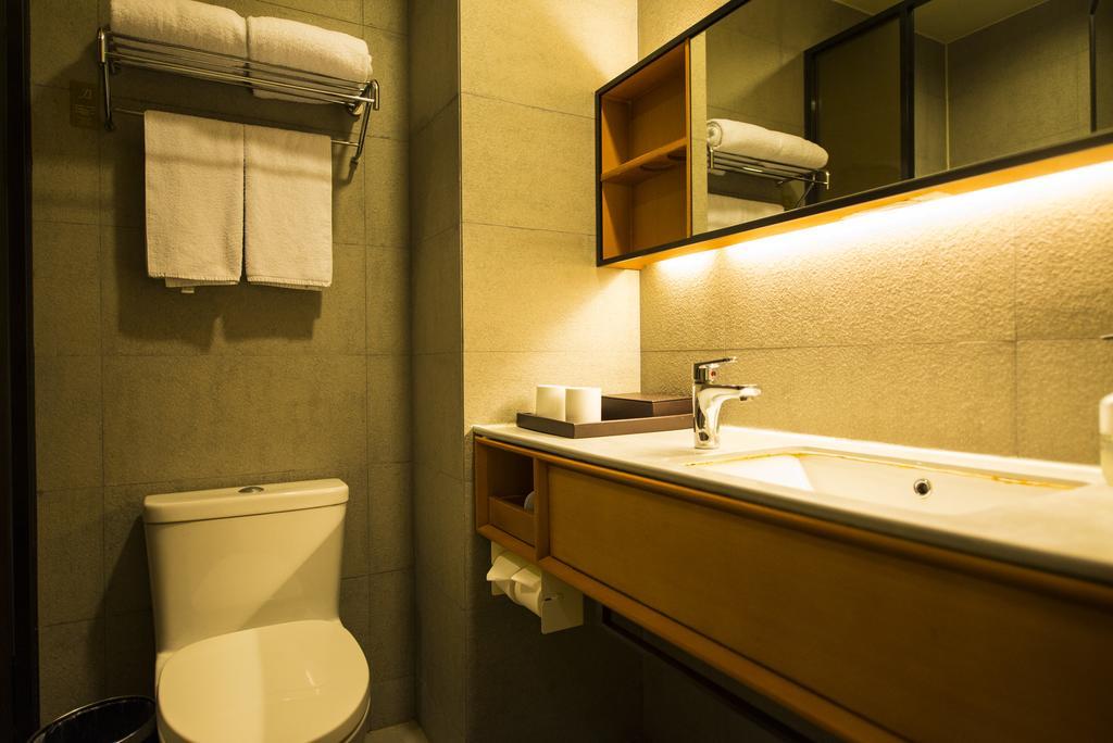 Ji Hotel Kunming Green Lake Branch Екстериор снимка